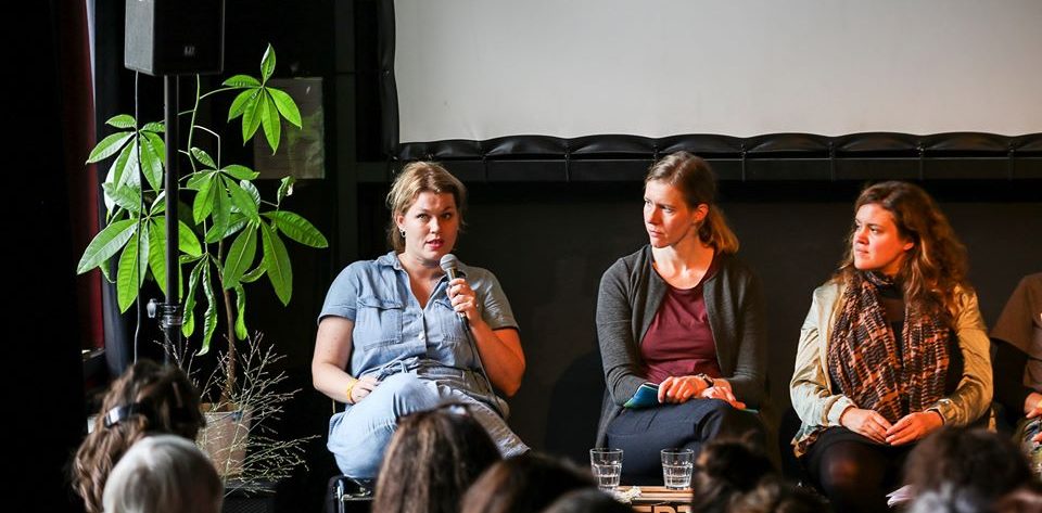 weltcafé 1 WIE SCHNELL UND GRÜNDLICH MAN VERGISST I Weltcafé beim Insert Female Artist Festival