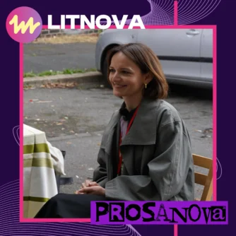 Auf dem Bild ist Jehona Kicaj zu sehen. Links oben steht Litnova. Unten rechts steht Prosanova.