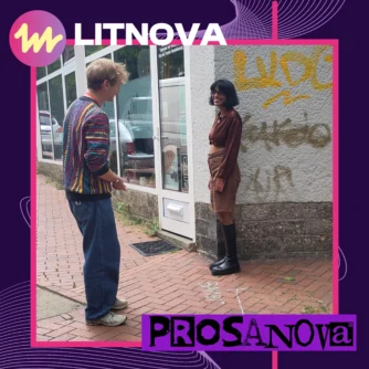 Auf dem Bild sind Fatima Khan und Clemens Brandhoff zu sehen, wie sie sich gegenüber stehen. Oben links steht Litnova. Unten rechts steht Prosanova.