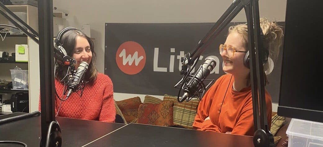 Clara und Melek im Litradio-Studio